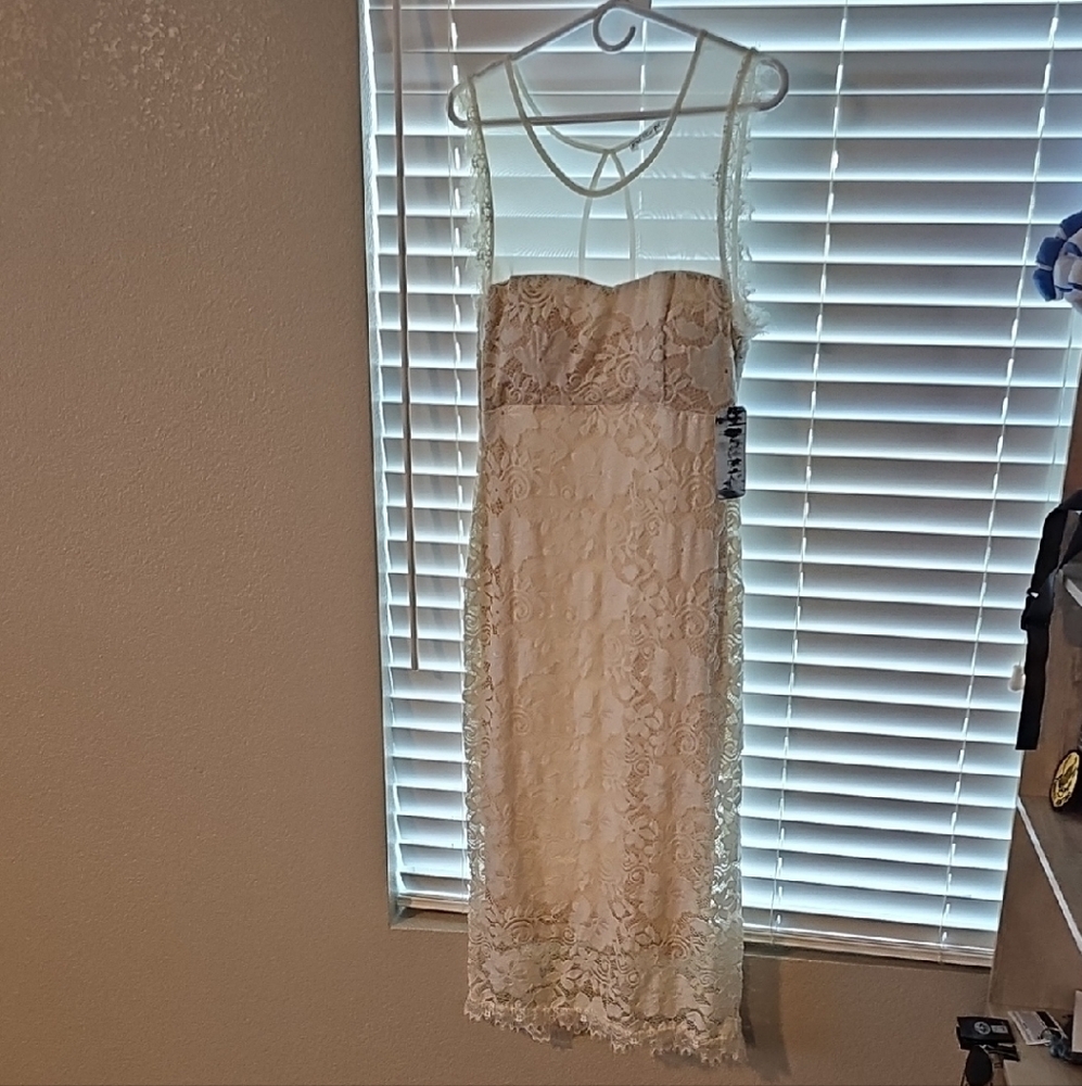 Elegant Lace Midi Dress